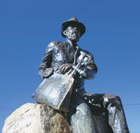 Paddy Hannans Statue - Winery Find
