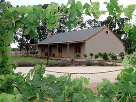 VineCrest Fine Barossa Wine - Winery Find 0