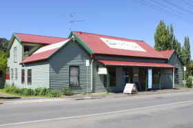 Stanley's Studio And Gallery - Fine Art And Craft - Winery Find 0