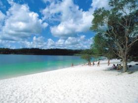 Lake McKenzie - Winery Find 0
