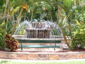 Bauer And Wiles Memorial Fountain - Winery Find 0