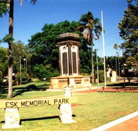 Esk War Memorial and Esk Memorial Park - Winery Find