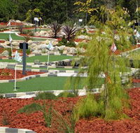 18 Hole Mini Golf - Club Husky - Winery Find