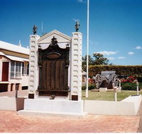 Gayndah War Memorial - Winery Find