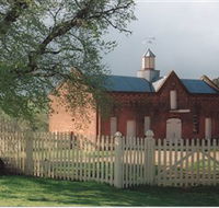 Cooma Cottage - Winery Find