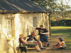 Overland Corner Hotel - Winery Find 0