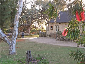 Overland Corner Hotel - Winery Find 1