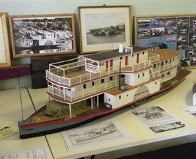 Wentworth Model Paddlesteamer Display - Winery Find 0