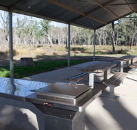 Yanga Woolshed picnic area - Winery Find