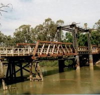 Swan Hill - Murray River Road Bridge - Winery Find