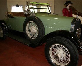 McFeeters Motor Museum And Visitor Information Centre - Winery Find 6