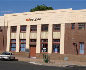 Moree Heritage And Art Deco Guided Walk - Winery Find 2