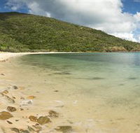 Connie Bay on Keswick Island - Winery Find