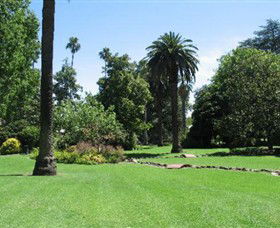 Albury Botanic Gardens - Winery Find 8