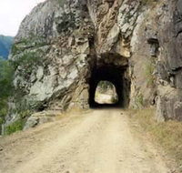 Old Glen Innes Road and the Historic Tunnel Grafton - Winery Find