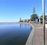 The Entrance Coast to Lake Walk - Winery Find