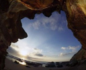 Caves Beach - Winery Find 0