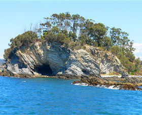 Kayaking Batemans Bay - Winery Find 1