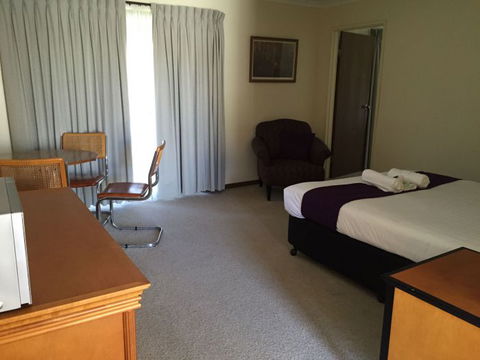 Balranald Motor Inn  - Winery Find 5