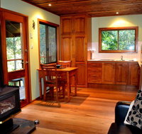 Waterfall Hideout-Rainforest Cabin for Couples - Winery Find