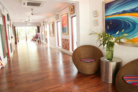 Barefoot Art Food Wine - Winery Find 0