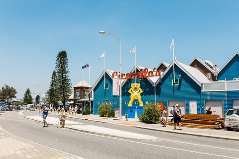 Fremantle Hop-On Hop-Off Tram Tour - Winery Find 8