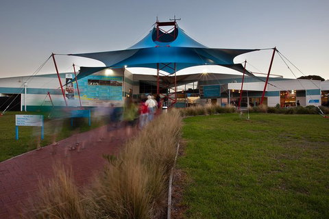 Express Expedition To Phillip Island Penguin Wildlife Encounter Evening Tour - Winery Find 1