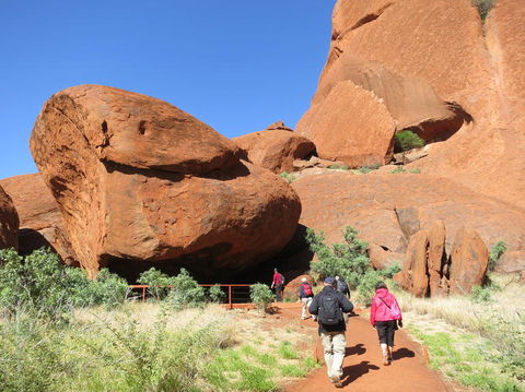 Full Uluru Base Walk At Sunrise Including Breakfast - Winery Find 3