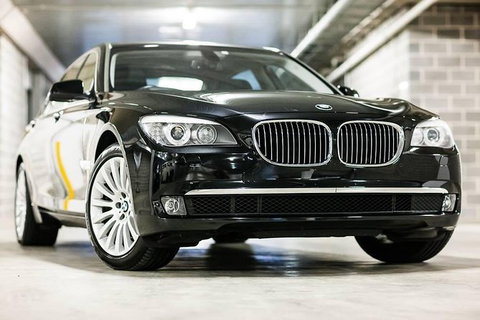 Family Sydney Airport Arrival Transfer - Winery Find 0