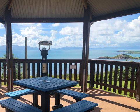 Bowen - Flagstaff Hill Lookout - Winery Find 1