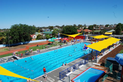 Holland Park Pool - Winery Find 1