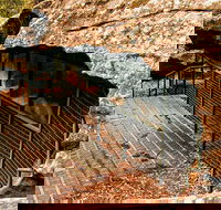Red Hands Cave Walking Track - Blue Mountains National Park - Winery Find