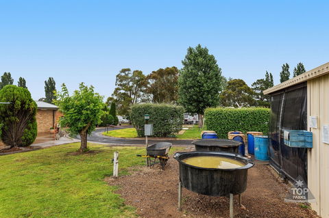 Fossicker Caravan Park Fossicking Park - Winery Find 0