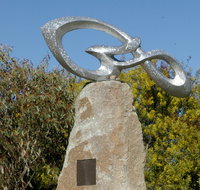 The Glen and Southern Cross Constellation Sculptures - Winery Find