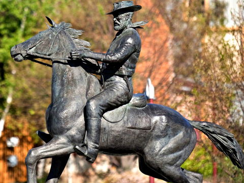 Thunderbolt's Statue And Constable Walker Memorial - Winery Find 0
