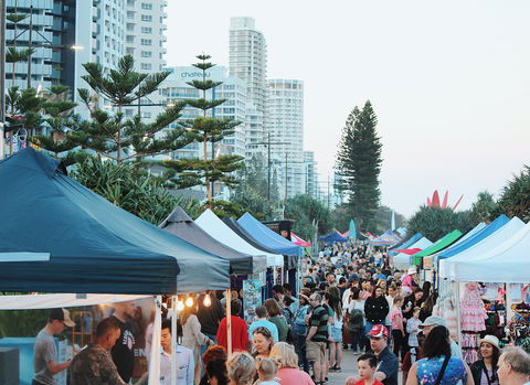 Surfers Paradise Beachfront Markets - Winery Find 0