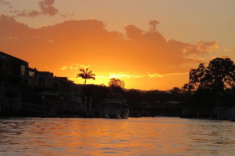 Romantic Gondola Dinner Cruise For Two - Winery Find 9