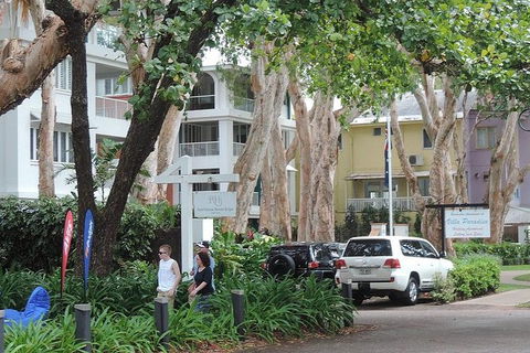 Airport Transfer - Palm Cove, Kewarra Beach & Trinity Beach To Cairns Airport - Winery Find 6