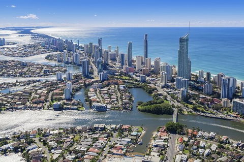 Departure Private Transfers From Gold Coast City To Gold Coast Airport OOL - Winery Find 3