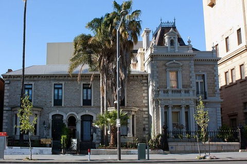 Adelaide Airport Transfers : Adelaide City To Airport ADL In Luxury Car - Winery Find 4