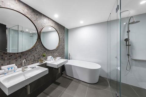 Vibe Hotel Canberra - Winery Find 5