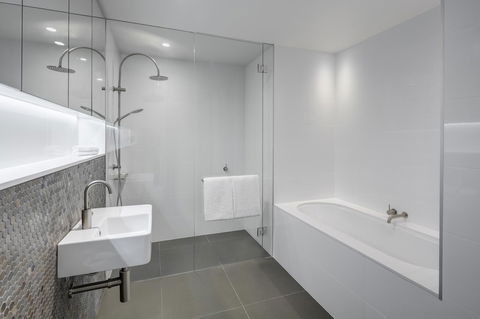 Vibe Hotel Canberra - Winery Find 32