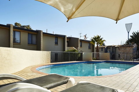 Manuka Park Serviced Apartments - Winery Find 4