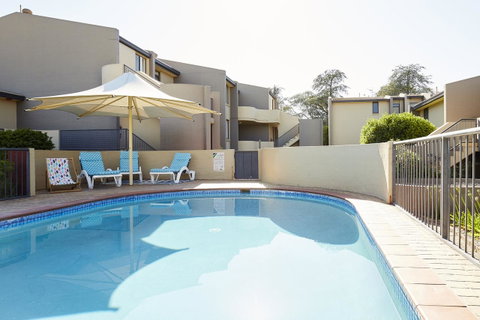 Manuka Park Serviced Apartments - Winery Find 34