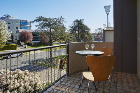 Manuka Park Serviced Apartments - Winery Find 24