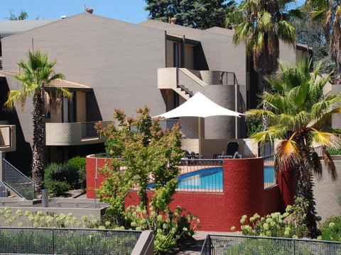 Manuka Park Serviced Apartments - Winery Find 11