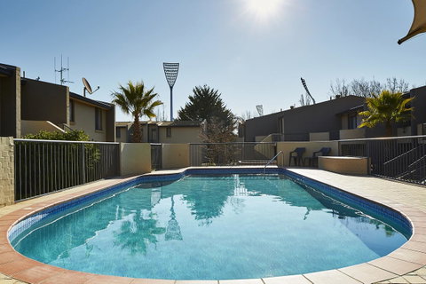 Manuka Park Serviced Apartments - Winery Find 6