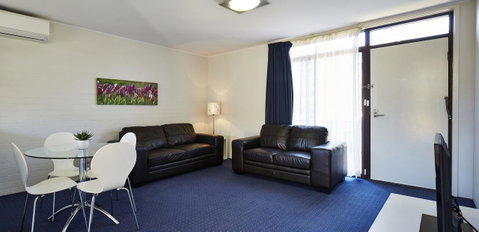 Manuka Park Serviced Apartments - Winery Find 32
