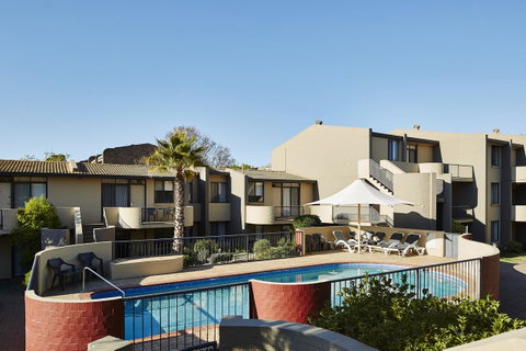 Manuka Park Serviced Apartments - Winery Find 23