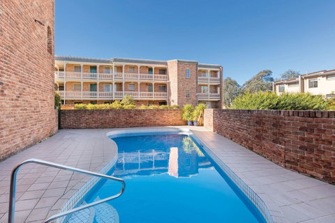 Adina Serviced Apartments Canberra Kingston - Winery Find 1